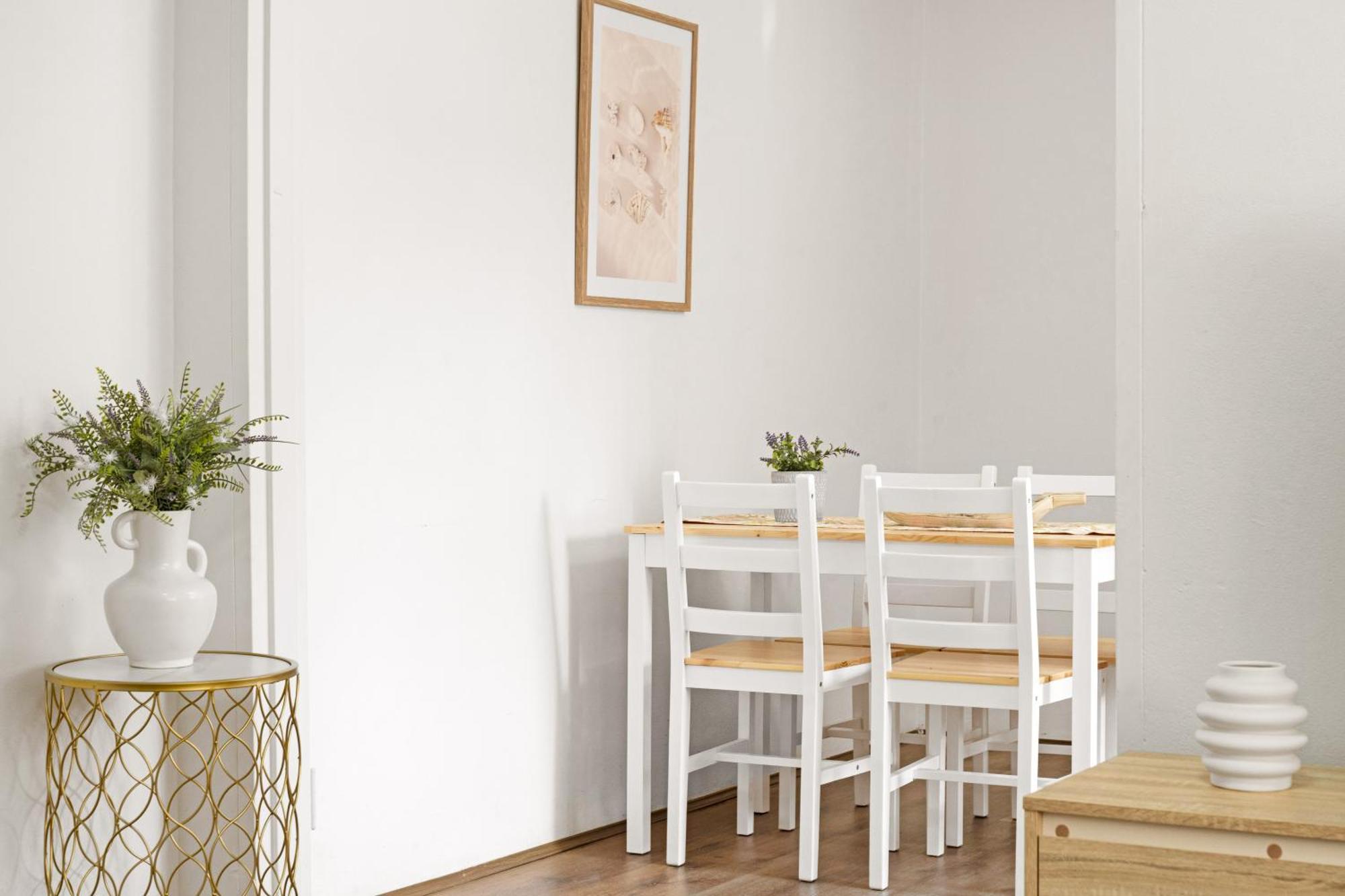 Cozy 2-Bedroom Retreat With Parking In Cabramatta Exterior photo